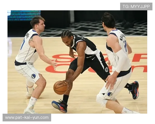 东契奇阅读协防，独行侠空间被打开