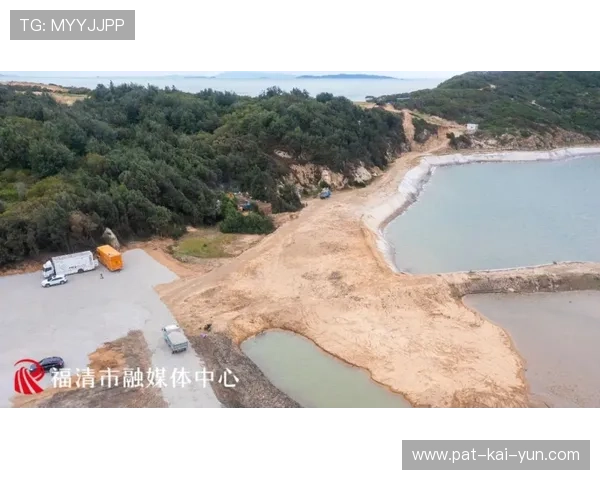 “东桃花岛缆绳滑水：速度与自由的极致展现”